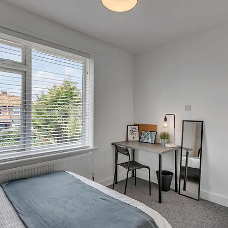 4-bed 3-bath Near Uea