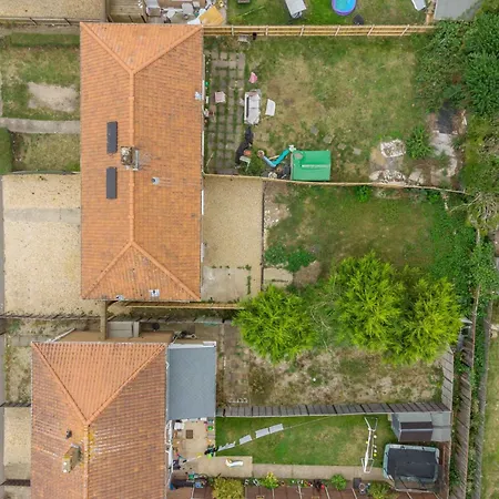 4-bed 3-bath Near Uea *