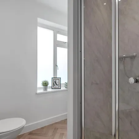 4-bed 3-bath Near Uea *