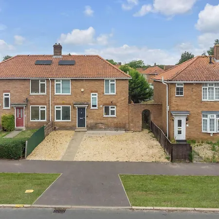 4-bed 3-bath Near Uea Holiday home *