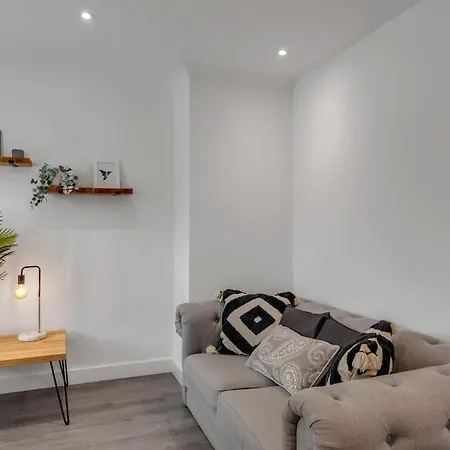 4-bed 3-bath Near Uea Holiday home *