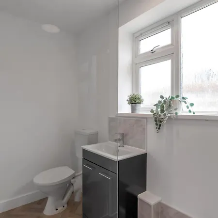 4-bed 3-bath Near Uea * Ringland