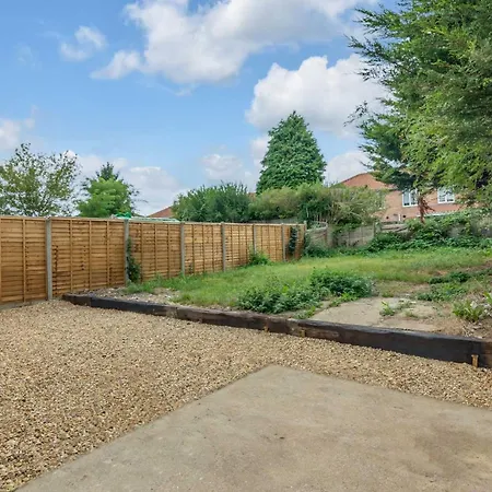 4-bed 3-bath Near Uea Holiday home