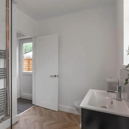 4-bed 3-bath Near Uea Holiday home *