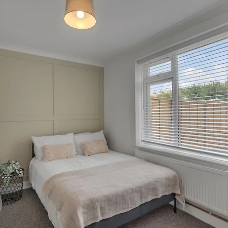 4-bed 3-bath Near Uea