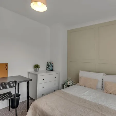 4-bed 3-bath Near Uea Holiday home Ringland